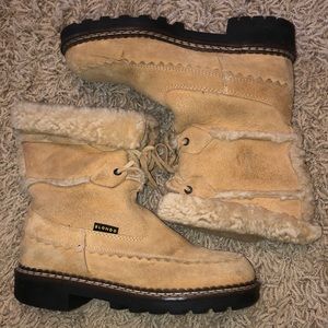 Blonde winter boots